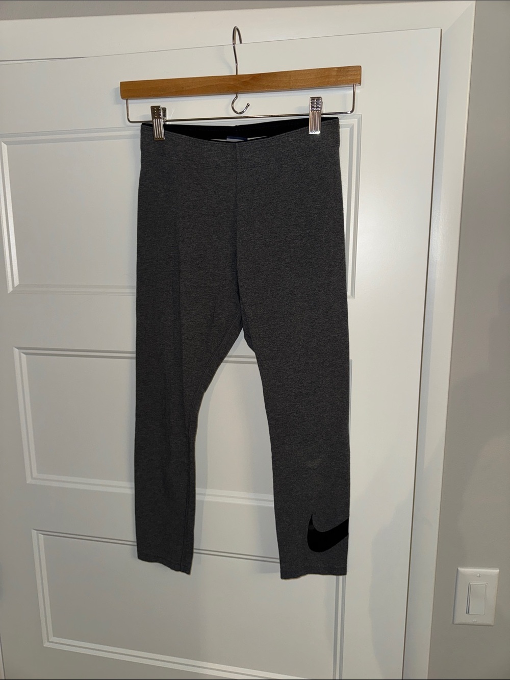 Nike Women’s Dark Gray Athletic Leggings with Logo